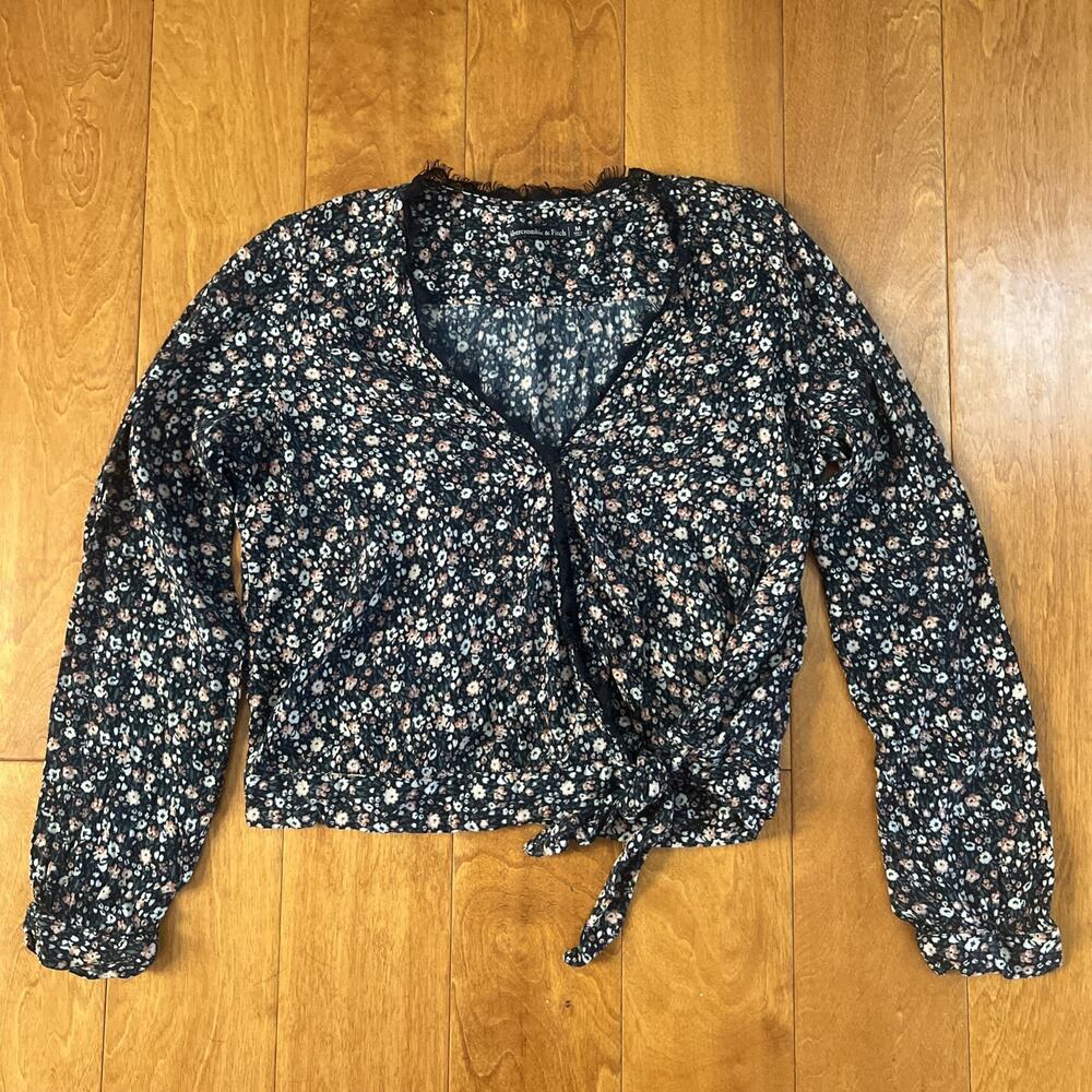Abercrombie & Fitch Floral Wrap Top Size M Navy Cottagecore Boho Lace Trim - Picture 2 of 9